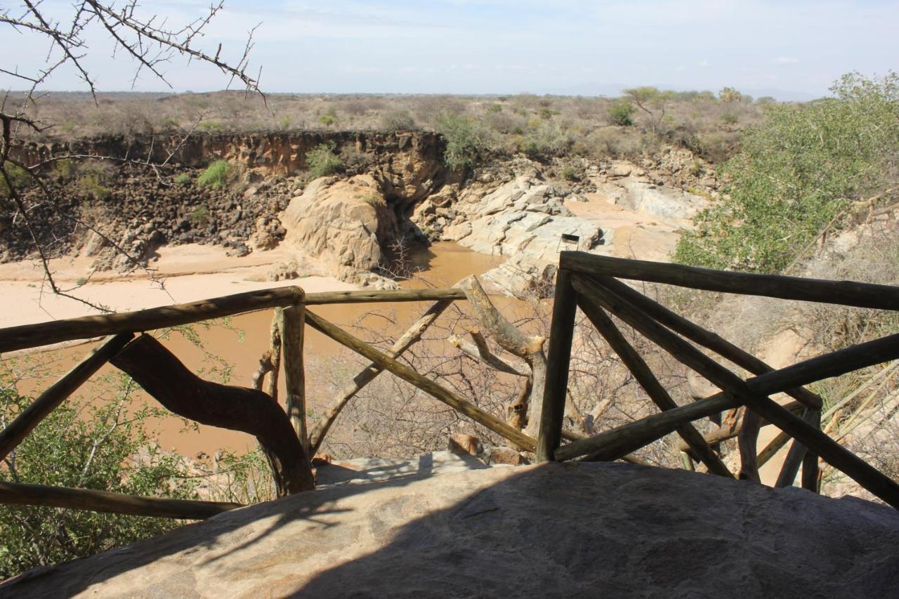 Lion'S Cave Camp, Samburu Villa Archers Post Exterior photo